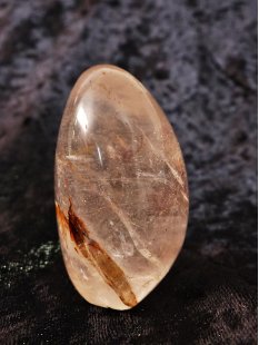 BKSH88 Bergkristall mit Includien Einschl&uuml;ssen Madagaskar Freeform Skulptur 7,0 cm 240g