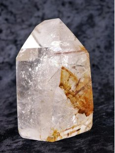 BKSH99 Bergkristall mit Includien Rutil Quarz Madagaskar Naturform poliert 9,5 cm 440 g