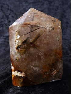 BKSH116 Bergkristall mit Includien Einschl&uuml;ssen Madagaskar Naturform poliert 9,5 cm 540 g