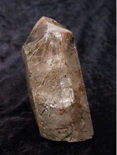 BKSH117 Bergkristall mit Includien Einschl&uuml;ssen Madagaskar Naturform poliert 9 cm 407 g