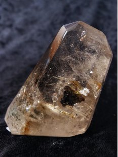 BKSH118 Bergkristall Ladolit mit Includien Einschl&uuml;ssen Madagaskar Naturform poliert 6 cm 87 g