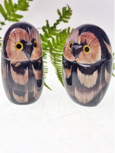 Hornfigur Schleiereule stehend als Handschmeichler = Code...