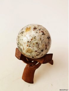 K102 Turmalin Kugel Madagaskar 500 g D: 68