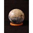 KBA208 Blumenjaspis wei&szlig; Kugel Madagaskar 350 g D 66 mm