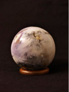 KBA210 Blumenjaspis wei&szlig; Kugel Madagaskar 350 g D 64 mm