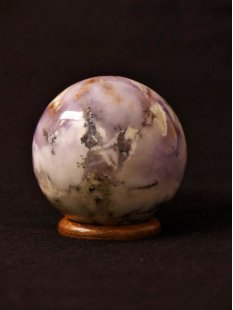 KBA210 Blumenjaspis wei&szlig; Kugel Madagaskar 350 g D 64 mm