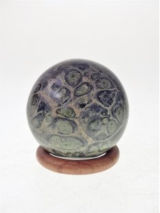 KR02 Kugel Rhyolith/Eldarit aus Madagaskar 350g, D: 65 mm