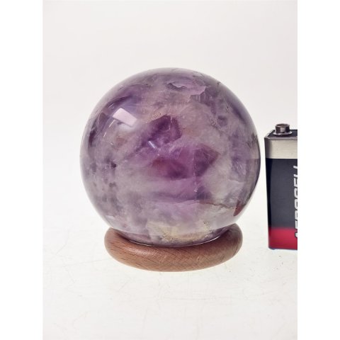 KAme04 Chevron Amethyst Kugel Madagaskar 460g; D: 69 mm