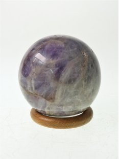 KAme04 Chevron Amethyst Kugel Madagaskar 460g; D: 69 mm