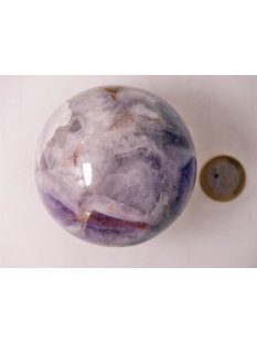 KAme05 Chevron Amethyst Kugel Madagaskar 420g; D: 66 mm