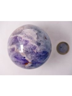 KAme05 Chevron Amethyst Kugel Madagaskar 420g; D: 66 mm