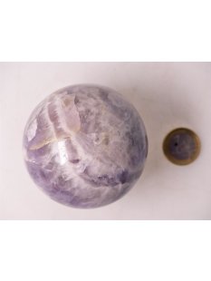 KAme06 Chevron Amethyst Kugel Madagaskar 380g; D: 65 mm