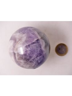 KAme07 Chevron Amethyst Kugel Madagaskar 380g; D: 65 mm