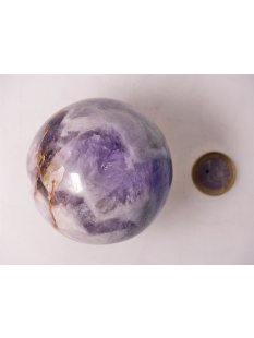 KAme07 Chevron Amethyst Kugel Madagaskar 380g; D: 65 mm