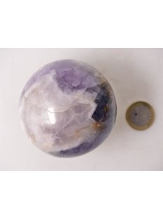KAme07 Chevron Amethyst Kugel Madagaskar 380g; D: 65 mm