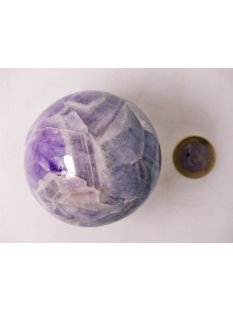 KAme08 Chevron Amethyst Kugel Madagaskar 350g; D: 64 mm