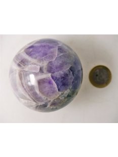 KAme08 Chevron Amethyst Kugel Madagaskar 350g; D: 64 mm