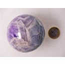 KAme08 Chevron Amethyst Kugel Madagaskar 350g; D: 64 mm