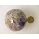 KAme09 Chevron Amethyst Kugel Madagaskar 340 g; D: 63 mm