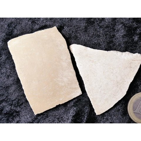 2 Fragmente Nr. 17 vom gr&ouml;&szlig;ten Ei der Welt ! Aepyornis maximus Elefantenvogel Ei aus Madagaskar