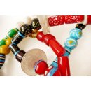 Recycling Plaste Perlen Strang vakana gasy -GM-  400 cm aus 125 Perlen 45 - 60 mm aus recyceltem Plastikabfall = Code R