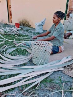 Rattan W&auml;schekorb NAGIB rund D: 40 cm Preiscode E