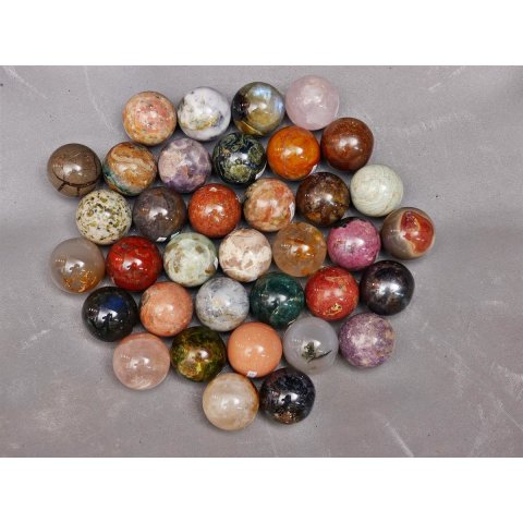 38 Edelsteinkugeln 5,26 &euro; pro St. Kollektion aus Madagaskar &Oslash; 35 mm f&uuml;r Solit&auml;rspiel