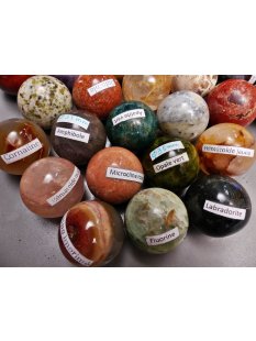 38 Edelsteinkugeln 5,26 &euro; pro St. Kollektion aus Madagaskar &Oslash; 35 mm f&uuml;r Solit&auml;rspiel