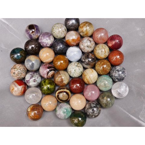 38 Edelsteinkugeln 7,80 &euro; pro St.Kollektion aus Madagaskar  &Oslash; 40 mm f&uuml;r Solit&auml;rspiel