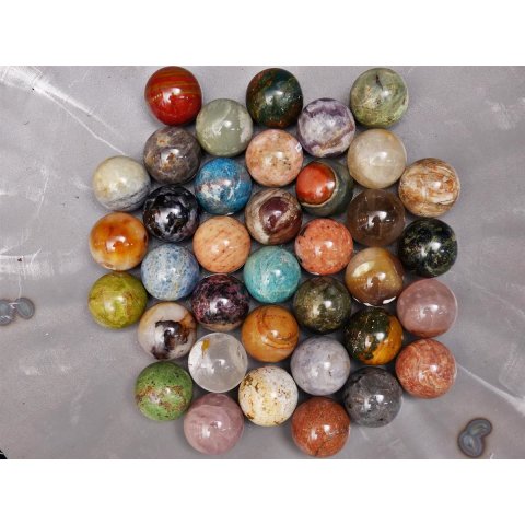 38 Edelsteinkugeln 15,80 pro St. Kollektion aus Madagaskar &Oslash; 50 mm f&uuml;r Solit&auml;rspiel
