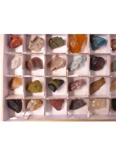 kleine Mineralien Sammlung Madagaskar 36 oder 64 St&uuml;ck in Glasbox