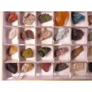 kleine Mineralien Sammlung Madagaskar 36 oder 64 St&uuml;ck in Glasbox