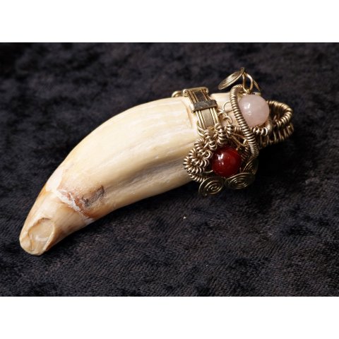 Anh&auml;nger Seel&ouml;wenzahn Nr.13 L:87 mm mit individuellem Neusilber Draht Anh&auml;nger 46 g