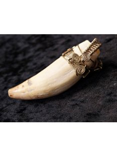 Anh&auml;nger Seel&ouml;wenzahn Nr.13 L:87 mm mit individuellem Neusilber Draht Anh&auml;nger 46 g