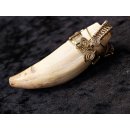 Anh&auml;nger Seel&ouml;wenzahn Nr.13 L:87 mm mit individuellem Neusilber Draht Anh&auml;nger 46 g