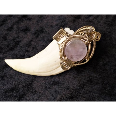 Anh&auml;nger Seel&ouml;wenzahn Nr.17 L:88 mm mit individuellem Neusilber Draht Anh&auml;nger 44 g