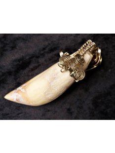 Anh&auml;nger Seel&ouml;wenzahn Nr.18 L:95 mm mit individuellem Neusilber Draht Anh&auml;nger 52 g