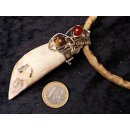 Anh&auml;nger Seel&ouml;wenzahn Nr.18 L:95 mm mit individuellem Neusilber Draht Anh&auml;nger 52 g