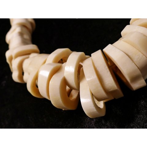 Knochenkette Kalo = Code G