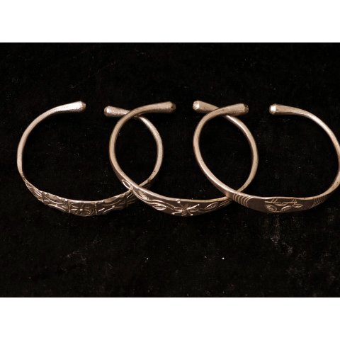 Armreifen aus Altgeld geschmiedet Schlange mit Mittelplatte traditioneller Schmuck der Mahafaly, verstellbar