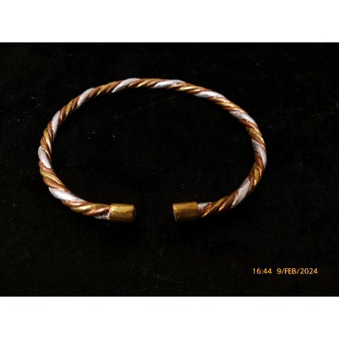 Armreifen aus Altgeld und Kupfer geschmiedet, typischer Mahafaly Schmuck, verstellbar