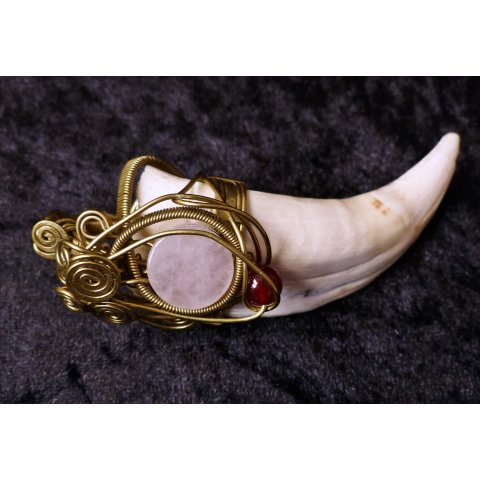 Anh&auml;nger Seel&ouml;wenzahn Nr.25 L: 95 mm mit individuellem Bronzedraht Anh&auml;nger 57 g