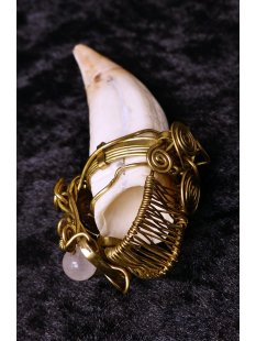 Anh&auml;nger Seel&ouml;wenzahn Nr.27 L: 95 mm mit individuellem Bronzedraht Anh&auml;nger 54 g