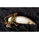 Anh&auml;nger Seel&ouml;wenzahn Nr.27 L: 95 mm mit individuellem Bronzedraht Anh&auml;nger 54 g