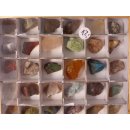 kleine Mineralien Sammlung Madagaskar in Glasbox 20 x 20 cm 64 St&uuml;ck