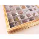 kleine Mineralien Sammlung Madagaskar in Glasbox 20 x 20 cm 64 St&uuml;ck