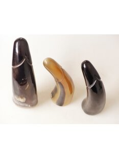 1 x Zier- und Trinkhorn gemasert 6-2 cm in leichter Phallusform stark reduziert