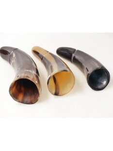 1 x Zier- und Trinkhorn gemasert 6-2 cm in leichter Phallusform stark reduziert