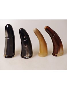 1 x Zier- und Trinkhorn gemasert 6-2 cm in leichter Phallusform stark reduziert