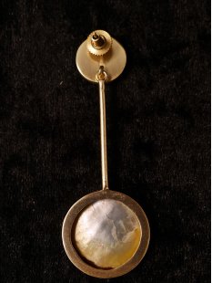 1 Paar Designer Ohrstecker 40 mm Perlmutt auf Messing vergoldet Lailah No.01